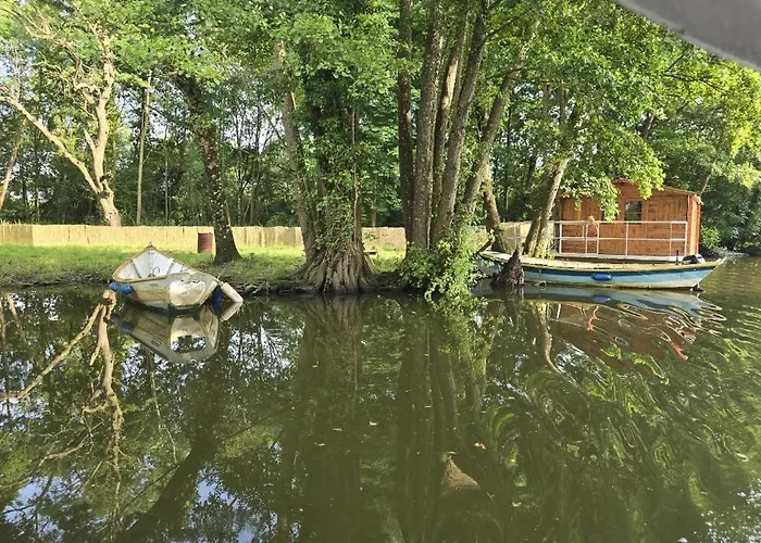 Bateau-hôtel Bateau *